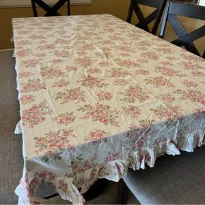 NWOT Simply shabby chic table cloth-72”x 48”